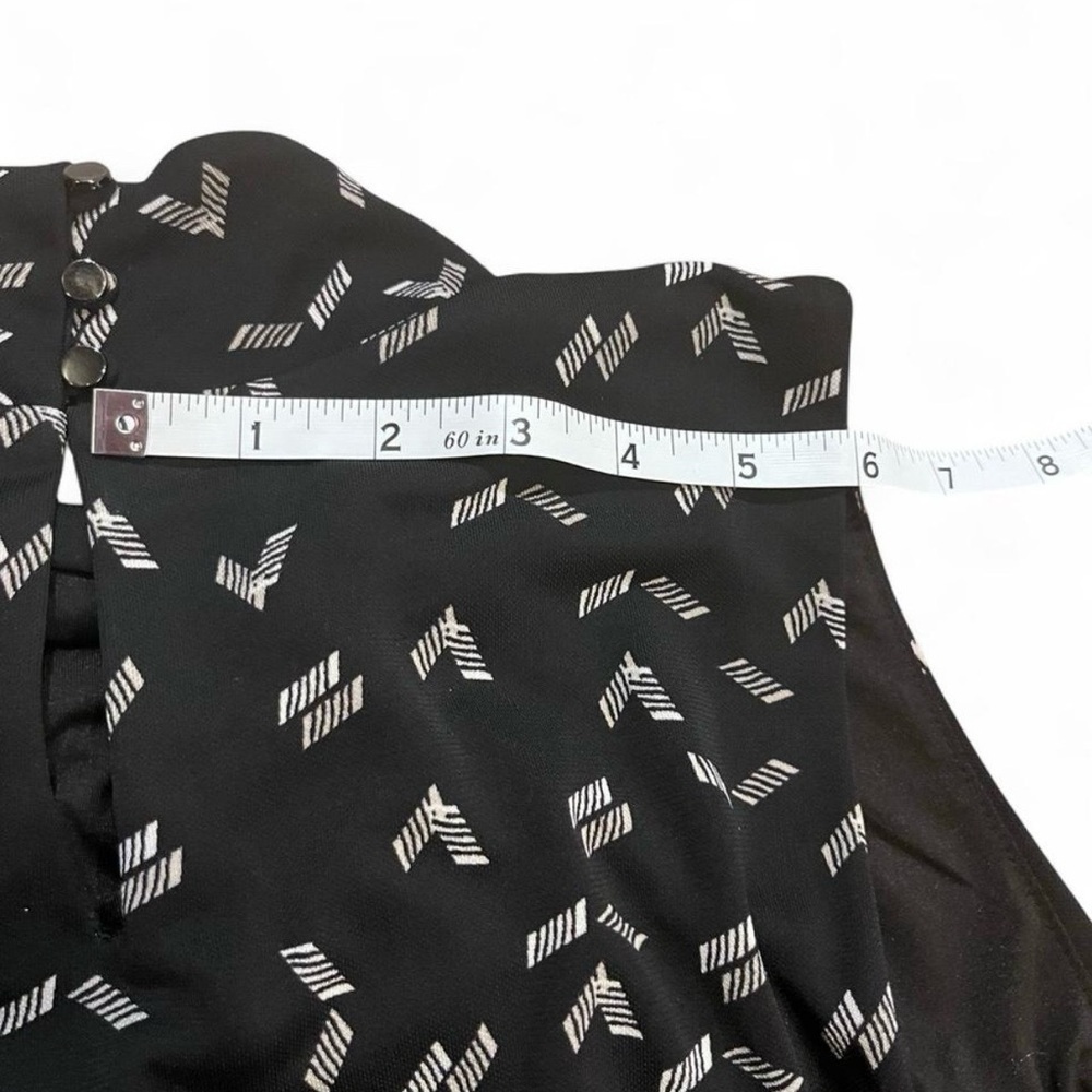 White House Black Market Black and White Geometric Blouse Goth Grunge Feminine - Picture 8 of 8